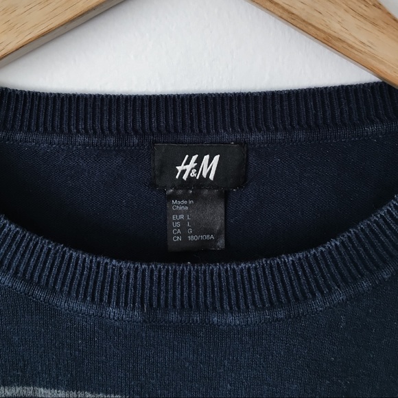 H&M Striped Button Shoulder Crewneck Sweater - Picture 4 of 7